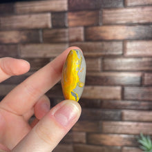 Load image into Gallery viewer, Bumblebee Jasper Heart