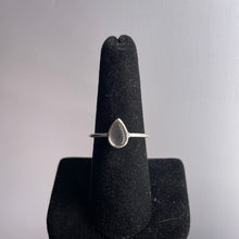 Load image into Gallery viewer, Clear Quartz Size 9 Sterling Silver Ring