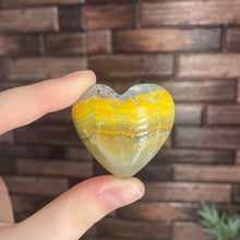 Load image into Gallery viewer, Bumblebee Jasper Heart