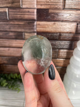 Load image into Gallery viewer, Garden Quartz Palm Stone