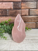 Load image into Gallery viewer, Rose Quartz Flame