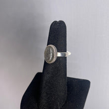 Load image into Gallery viewer, Labradorite Size 5 Sterling Silver Ring
