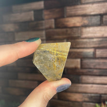 Load image into Gallery viewer, Rutile Quartz Freeform