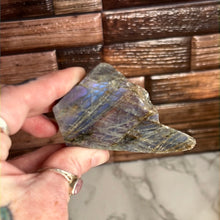 Load image into Gallery viewer, Sunset Flash Labradorite