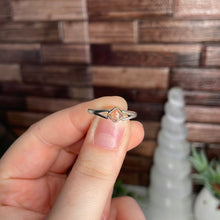 Load image into Gallery viewer, Sunstone Size 9 Sterling Silver Ring