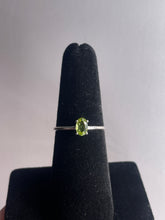 Load image into Gallery viewer, Peridot SZ 6 Sterling Silver Ring