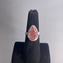 Load image into Gallery viewer, Strawberry Quartz Size 7 Sterling Silver Ring