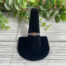 Load image into Gallery viewer, Sunstone Size 9 Sterling Silver Ring