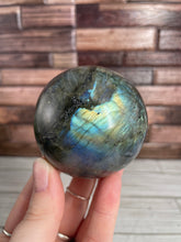 Load image into Gallery viewer, Labradorite Sphere