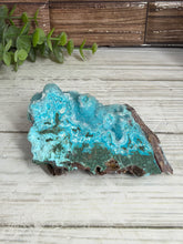 Load image into Gallery viewer, Druzy Chrysocolla With Malachite