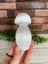Load image into Gallery viewer, Selenite Mushroom
