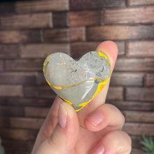 Load image into Gallery viewer, Bumblebee Jasper Heart