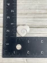 Load image into Gallery viewer, Shiva Eye Shell Heart