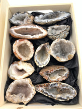 Load image into Gallery viewer, Geode Half (1)