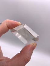 Load image into Gallery viewer, Crystal Clear Rutilated Quartz