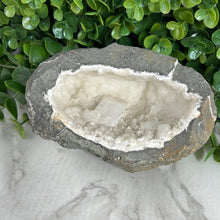 Load image into Gallery viewer, Apophyllite Geode
