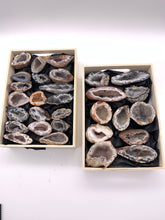 Load image into Gallery viewer, Geode Half (1)