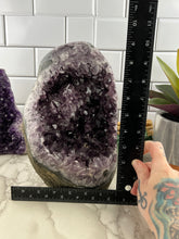 Load image into Gallery viewer, Amethyst Geode