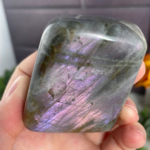 Load image into Gallery viewer, Labradorite Freeform