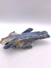 Load image into Gallery viewer, Kyanite