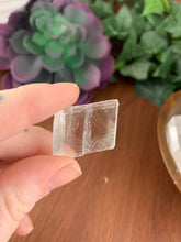 Load image into Gallery viewer, Optical Calicte- (1) 1 Inch Piece