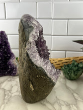 Load image into Gallery viewer, Amethyst Geode