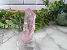 Load image into Gallery viewer, Ultra Clear Kunzite Gem