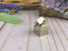 Load image into Gallery viewer, Pyrite Cube