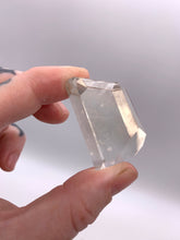 Load image into Gallery viewer, Crystal Clear Rutilated Quartz