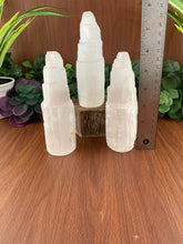 Load image into Gallery viewer, Selenite Tower