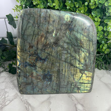 Load image into Gallery viewer, Labradorite Freeform