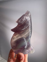 Load image into Gallery viewer, Fluorite Wolf Carving