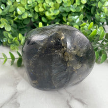 Load image into Gallery viewer, Labradorite Freeform