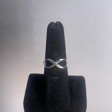Load image into Gallery viewer, Infinity Size 7 Sterling Silver Ring
