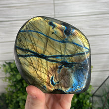Load image into Gallery viewer, Labradorite Freeform