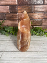 Load image into Gallery viewer, Honey Calcite Flame