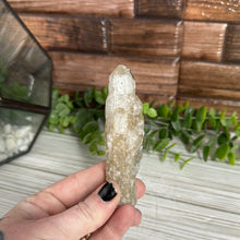 Load image into Gallery viewer, Quartz with Calcite