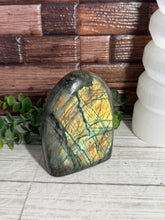Load image into Gallery viewer, Labradorite Freeform