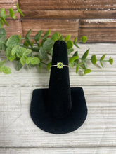 Load image into Gallery viewer, Peridot SZ 4 Sterling Silver Ring
