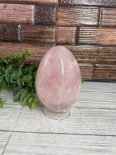 Load image into Gallery viewer, Rose Quartz Egg Large