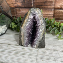Load image into Gallery viewer, Amethyst Geode