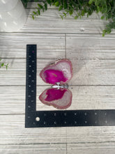 Load image into Gallery viewer, Dyed Agate Butterfly
