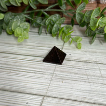 Load image into Gallery viewer, Mini Garnet Pyramid