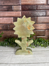 Load image into Gallery viewer, Onyx Sunflower Carving