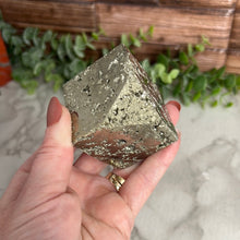Load image into Gallery viewer, Pyrite Cube