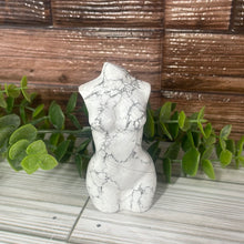 Load image into Gallery viewer, Howlite Female Body Carving