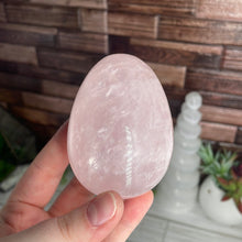 Load image into Gallery viewer, Rose Quartz Egg