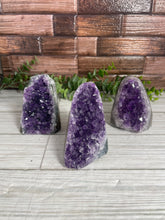 Load image into Gallery viewer, Amethyst Geode Small