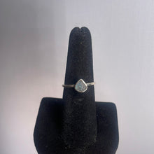 Load image into Gallery viewer, Labradorite Size 7 Sterling Silver Ring