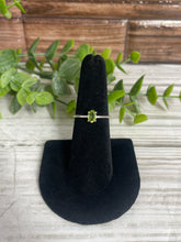 Load image into Gallery viewer, Peridot SZ 6 Sterling Silver Ring
